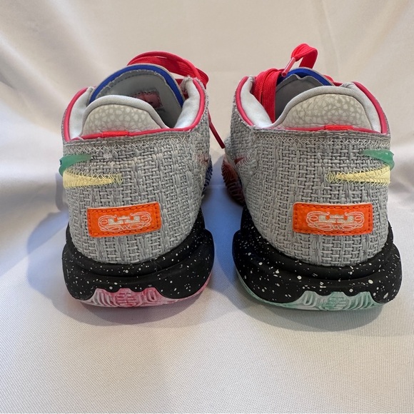 Nike LeBron 20 “NikeLifer”
Style code DJ5423-002 size 9 - Picture 9 of 9